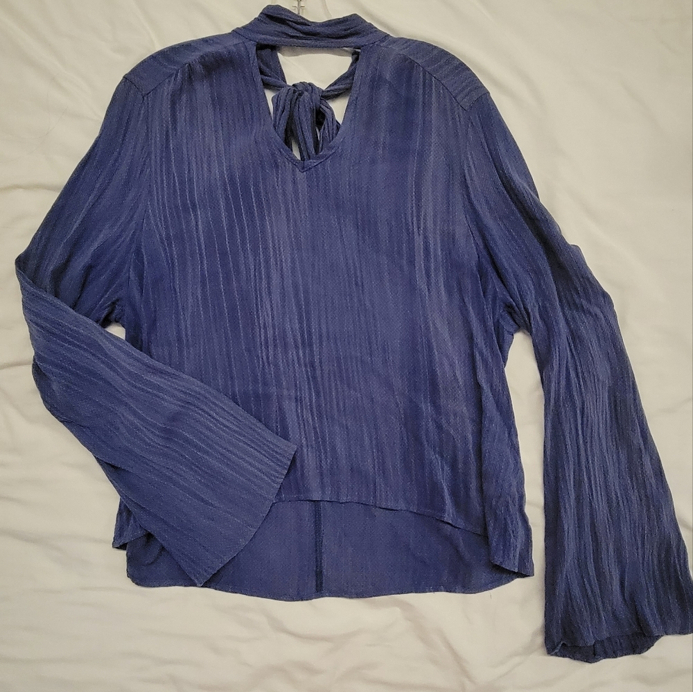 Vintage Havana, size Medium, blue, bell sleeve, ties in the back